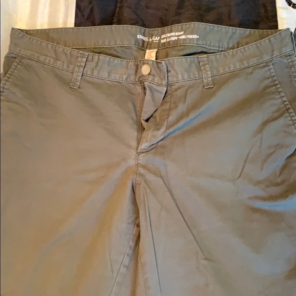 GAP Khakis Capris